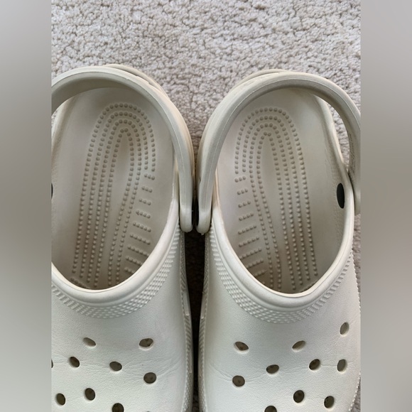Crocs Women's Size 7 / Men's Size 5 Light Tan Cream Clogs Sandals - Picture 3 of 6